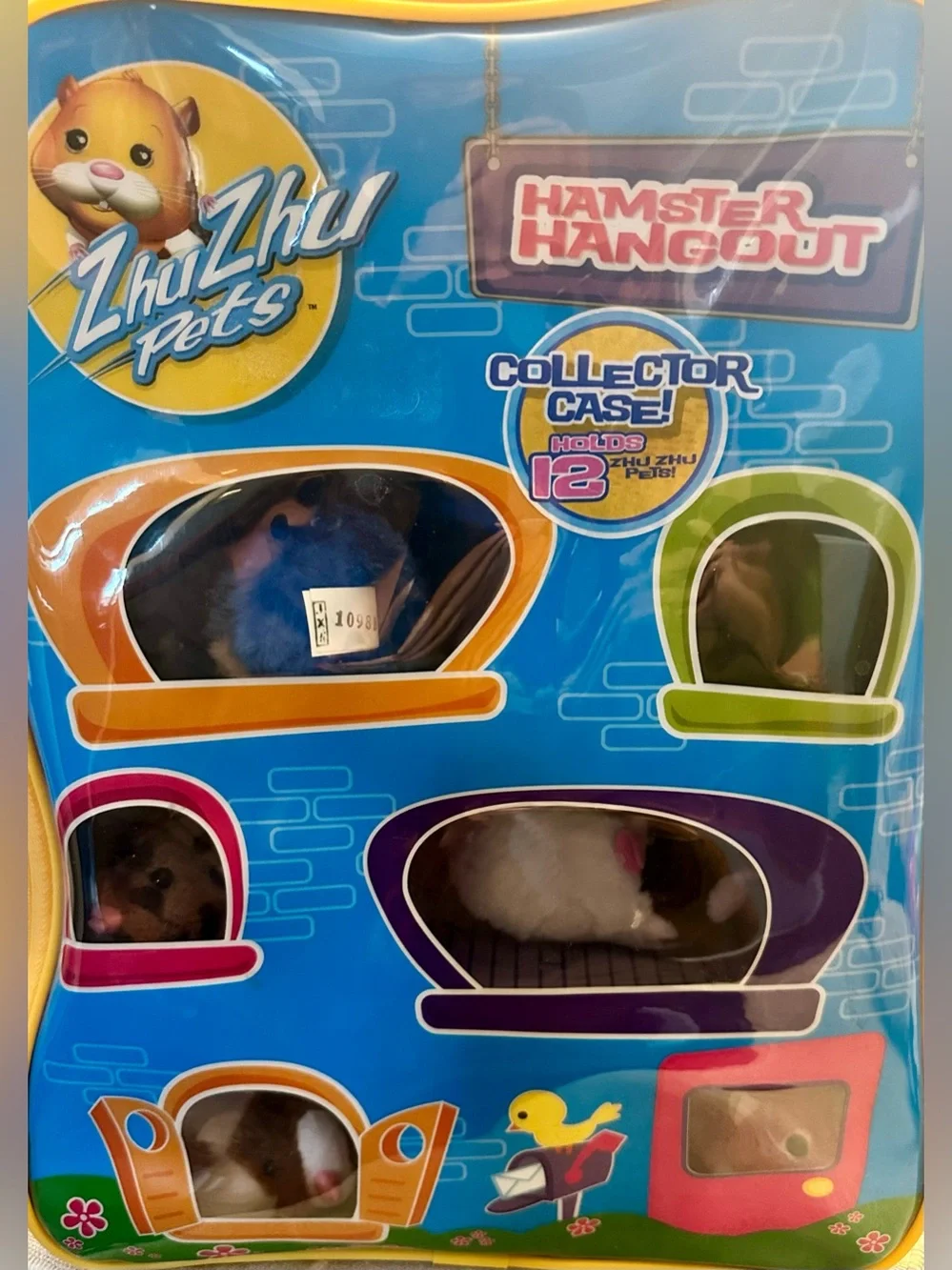 Zhu Zhu Pets & aHamster Hangout storage case designed to hold up to 12 hamster